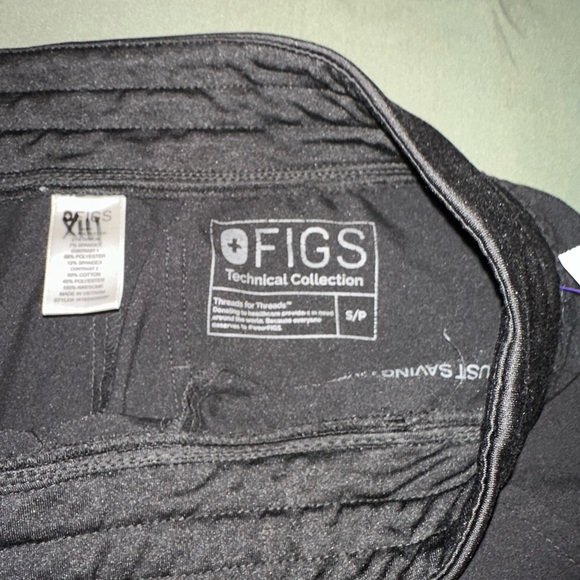 FIGS Scrub - Picture 6 of 7